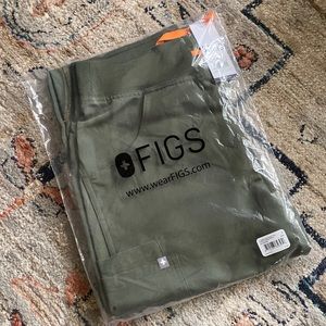 FIGS Moss Green High Waisted Cargo Scrub Pants size small tall